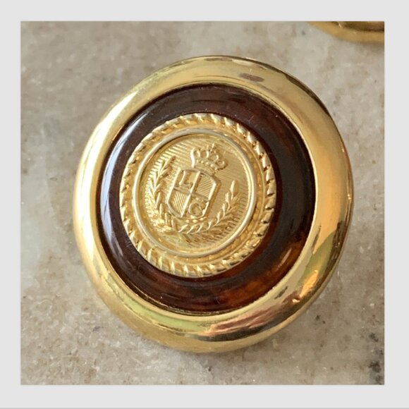 Vintage Liz Claiborne Pierce Gold Tone Tortoise Statement Crest Lucite Earrings - Picture 2 of 6